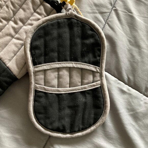 NEW- Thermal Oven mitt and potholder set Black & Gray - Cotton Valley - Picture 2 of 8